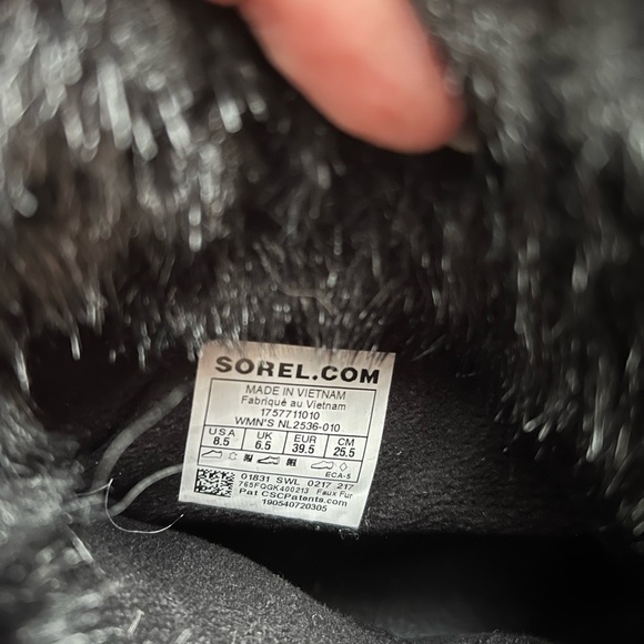 Waterproof SOREL Women’s boot size 8.5 plaid - Picture 2 of 4